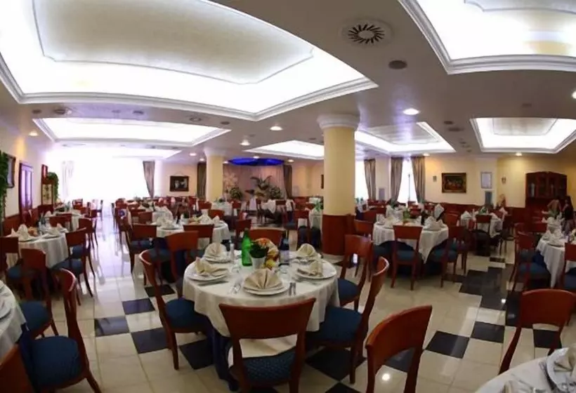 Отель Castelmonardo