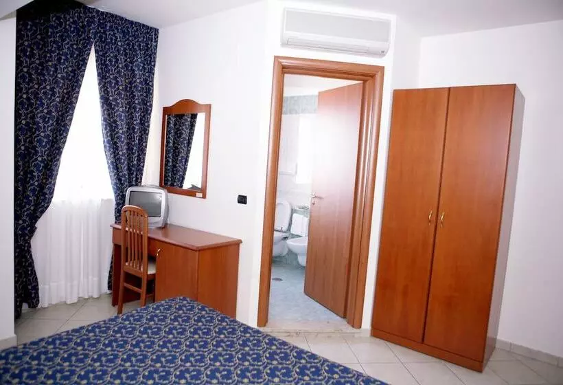 Отель Castelmonardo