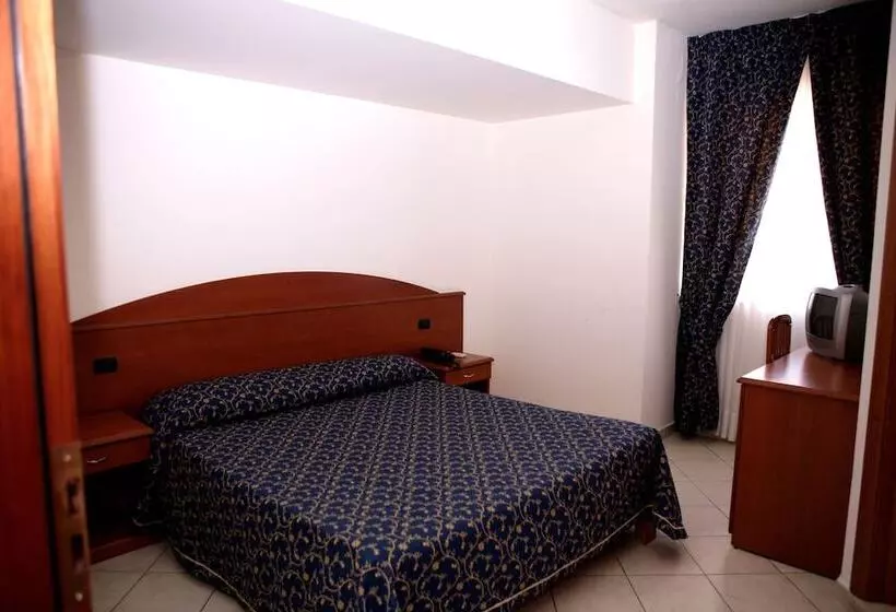 Отель Castelmonardo