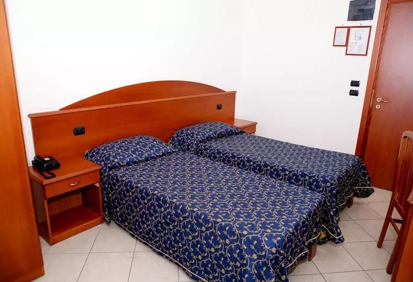 Отель Castelmonardo