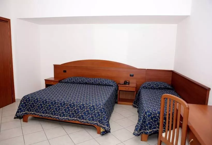 Отель Castelmonardo