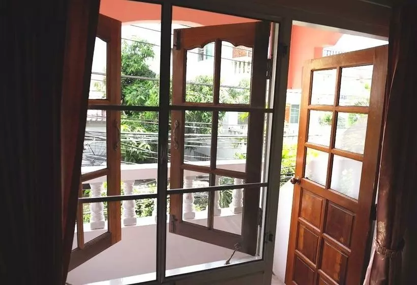 Отель The Britannia Chiang Mai