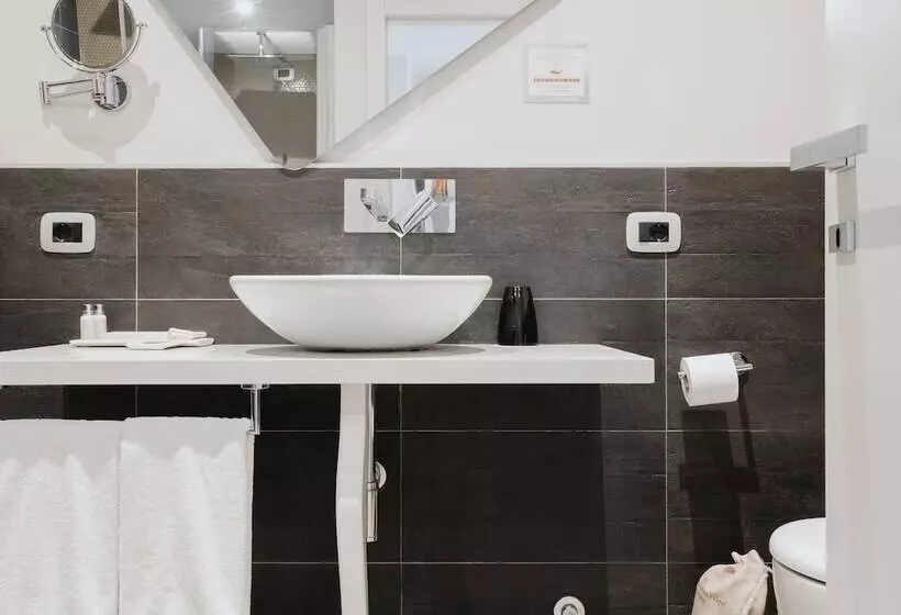 膳宿费 Montenapoleone Suites