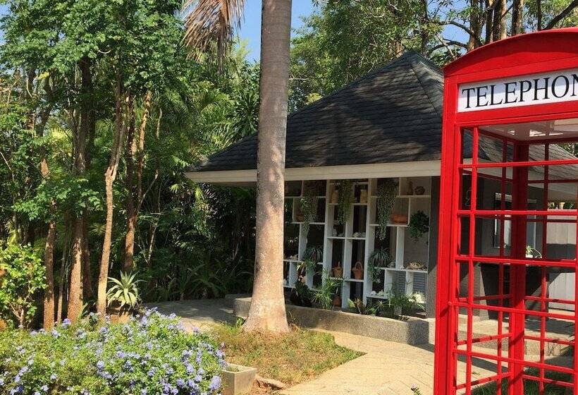 استراحتگاه A Little Villa