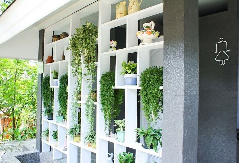 استراحتگاه A Little Villa