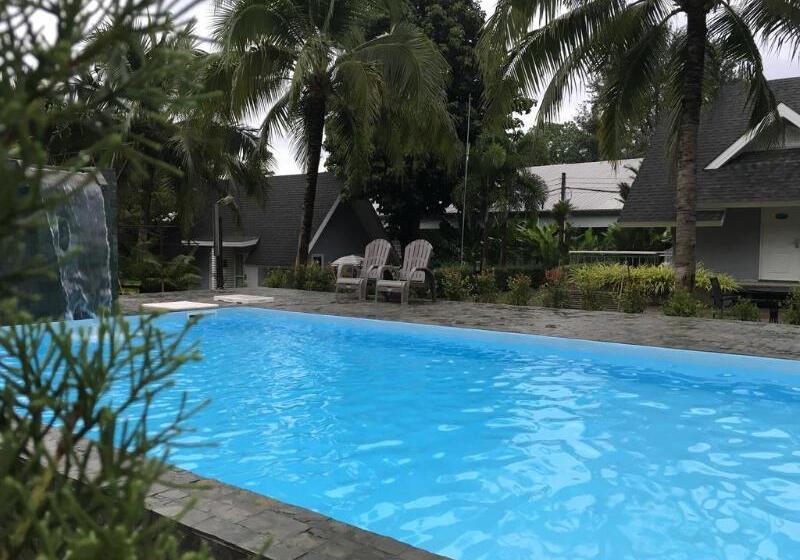 استراحتگاه A Little Villa