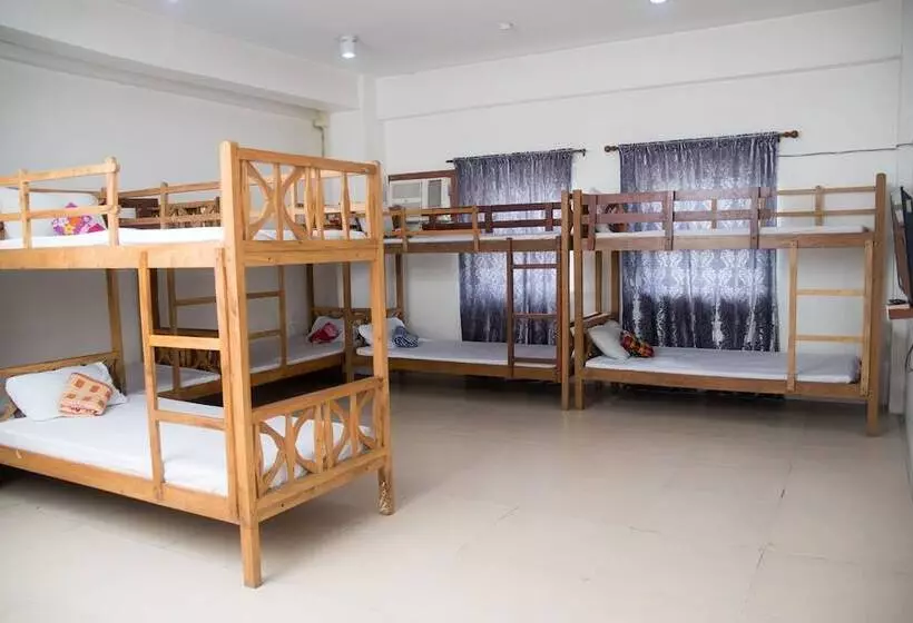 Rooms 498 Hostel