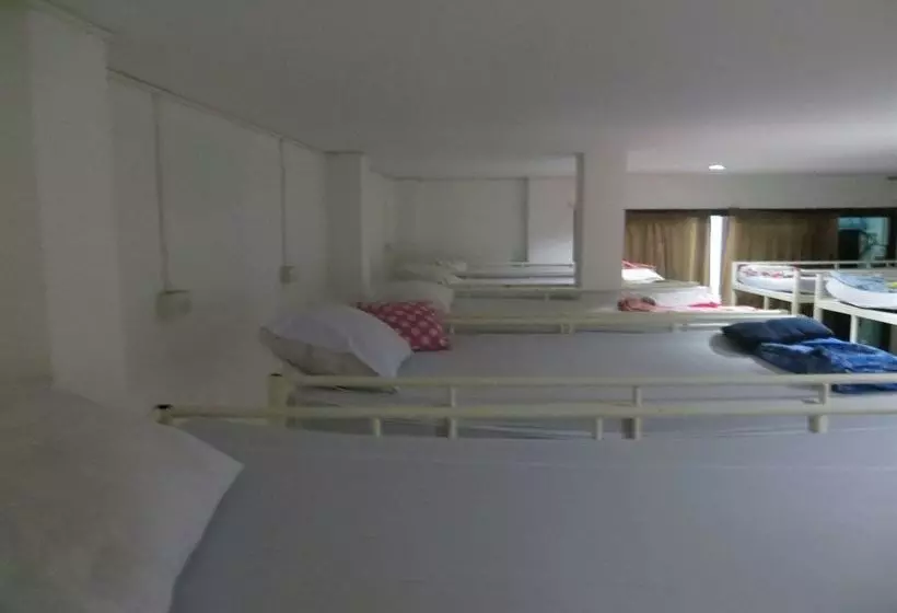 Lucky House Dorm Room Hostel