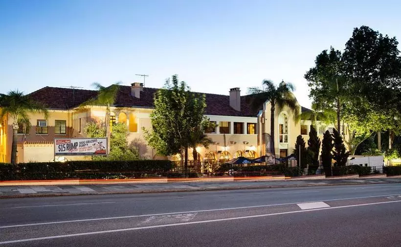 هتل Captain Stirling