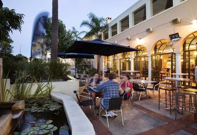 هتل Captain Stirling