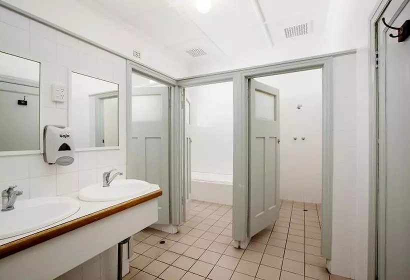 هتل Captain Stirling