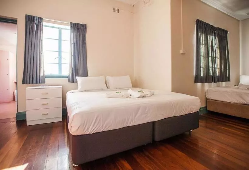 هتل Captain Stirling