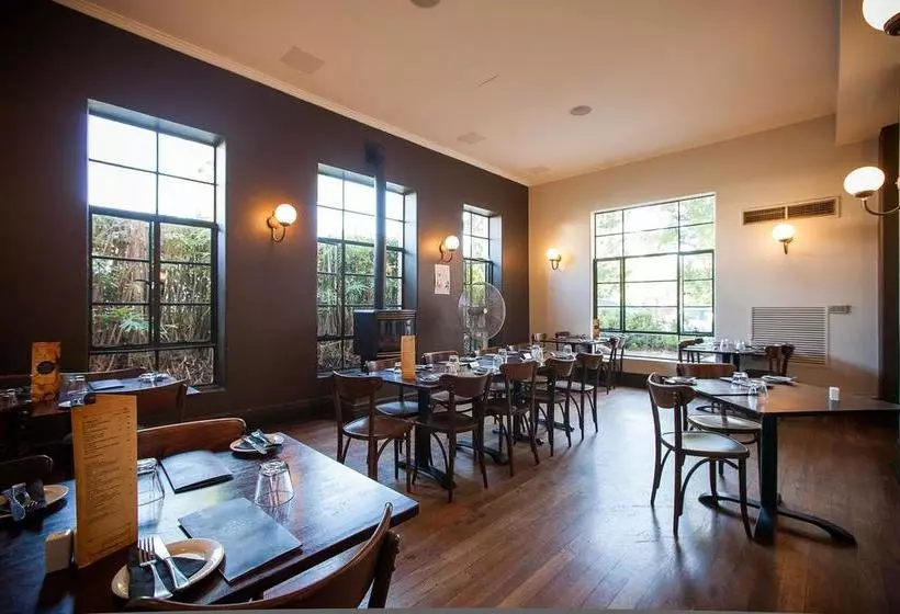 هتل Captain Stirling