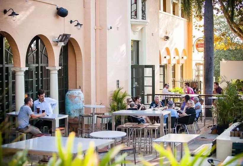 هتل Captain Stirling