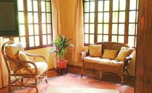 Отель Forest Hills Suites