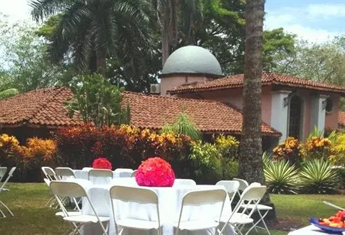 Отель Forest Hills Suites