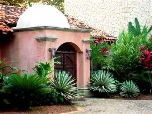 Отель Forest Hills Suites