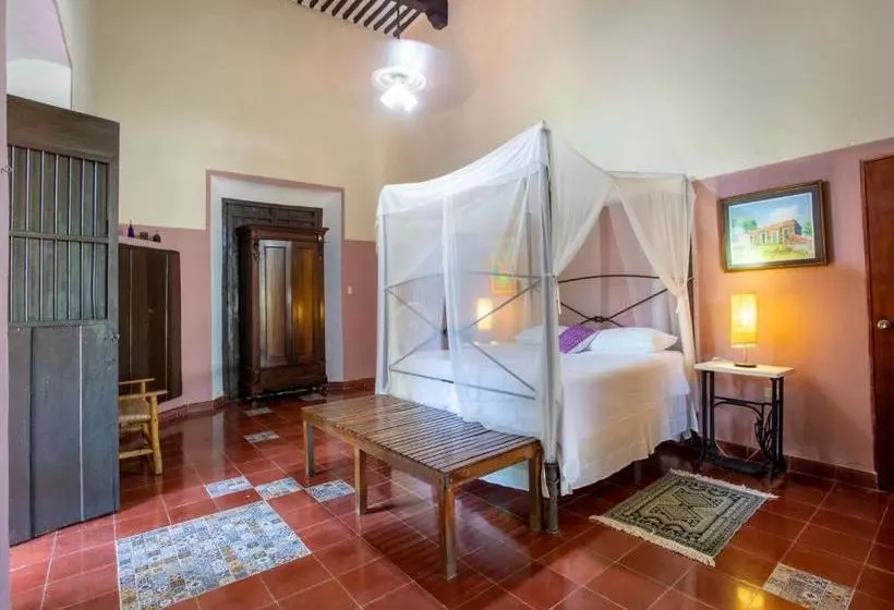 Otel Capital O Hacienda Yunku