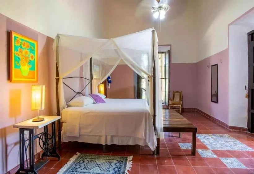 Otel Capital O Hacienda Yunku