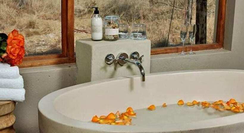 בית מלון כפרי Thandeka Game Lodge & Spa