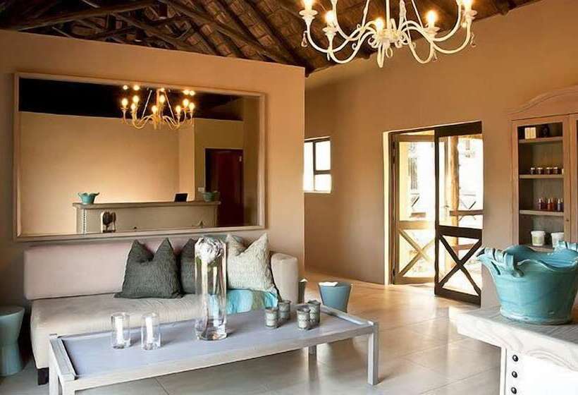 בית מלון כפרי Thandeka Game Lodge & Spa