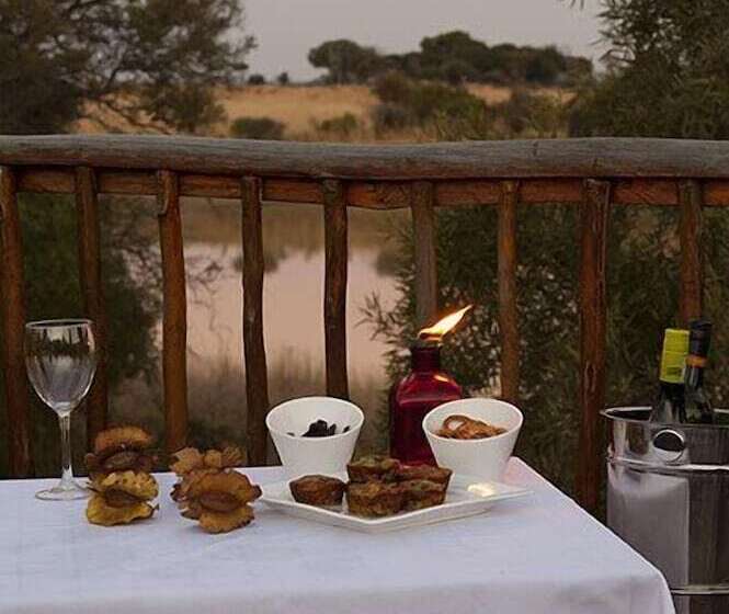 בית מלון כפרי Thandeka Game Lodge & Spa