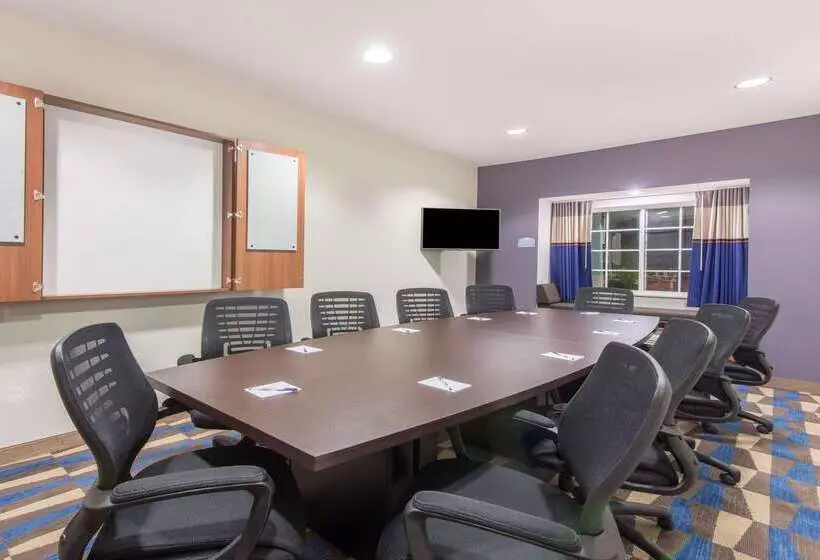 Microtel Inn & Suites By Wyndham Cadiz