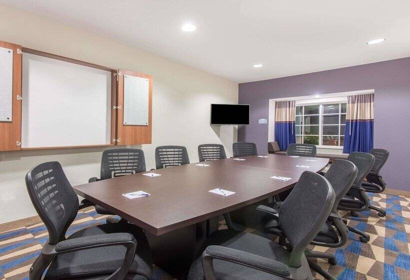 Microtel Inn & Suites By Wyndham Cadiz