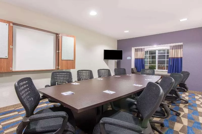 Microtel Inn & Suites By Wyndham Cadiz