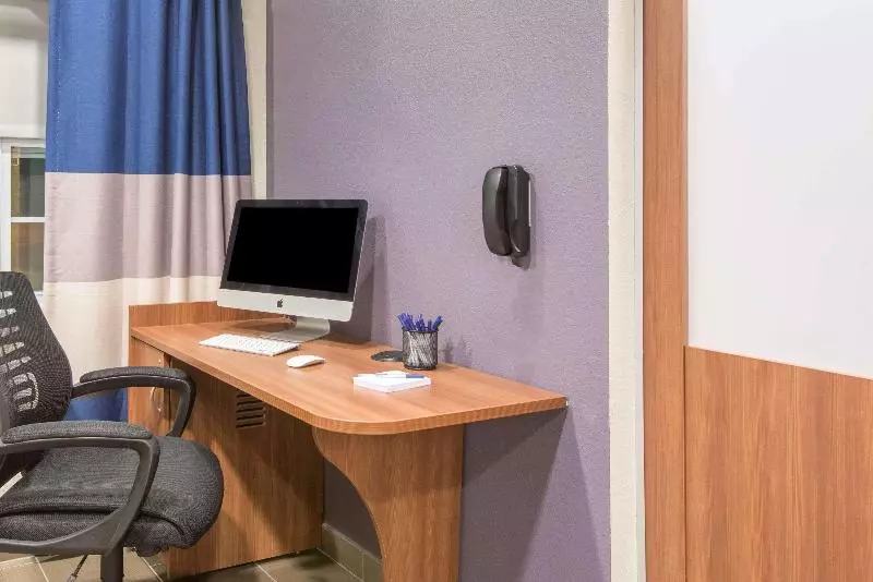 Microtel Inn & Suites By Wyndham Cadiz