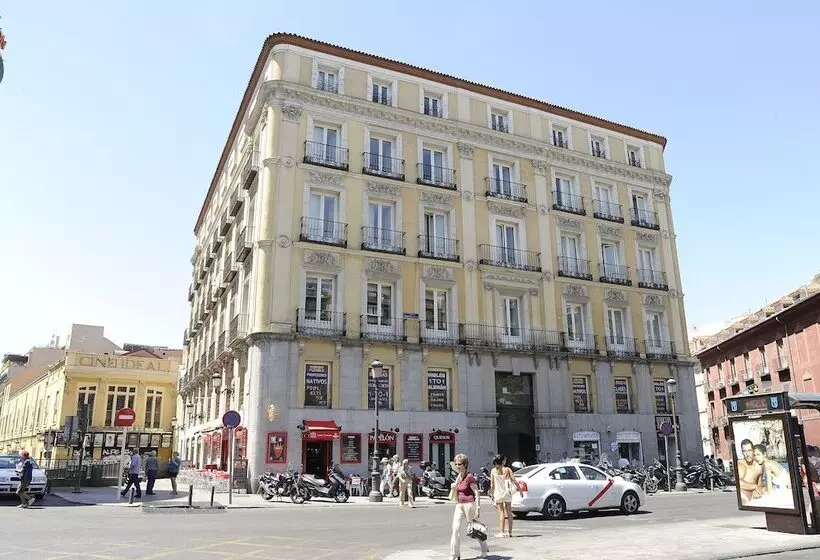 Mola Hostel