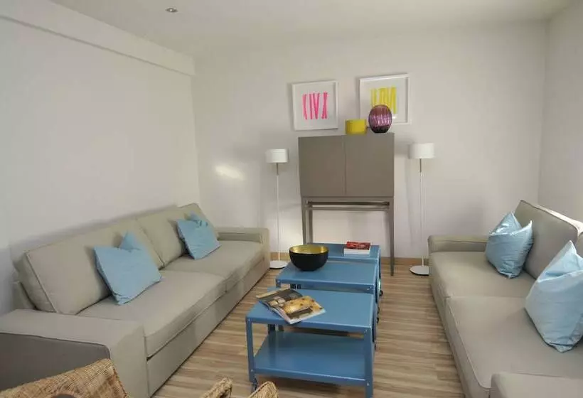 Mola Hostel