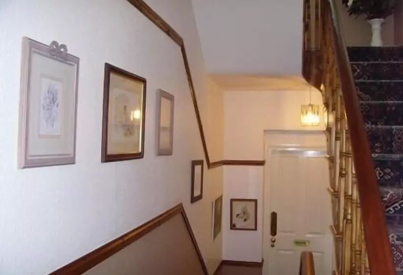 پانسیون Ellies Guest House