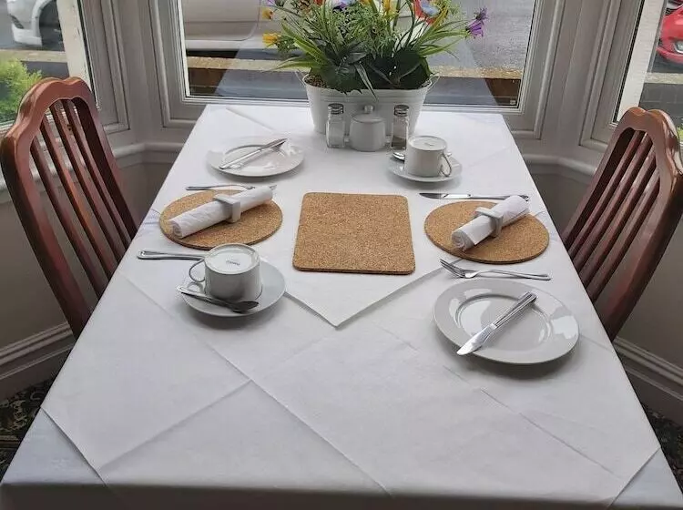 پانسیون Ellies Guest House