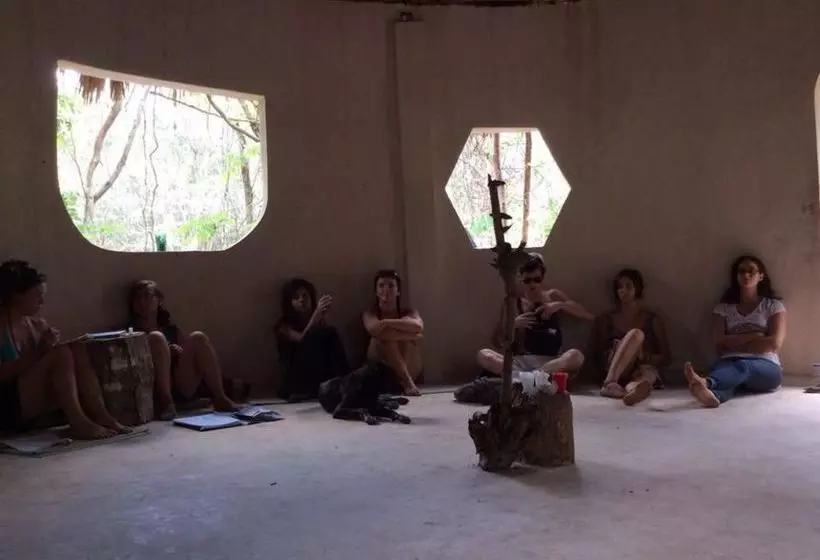 Общежитие Lemurian Embassy Eco Village Retreat