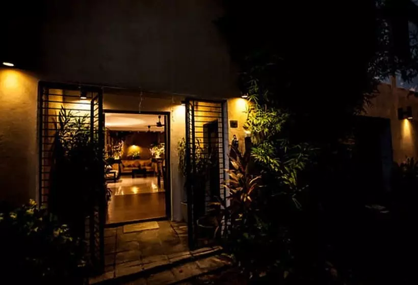 مبيت وإفطار Colpetty House