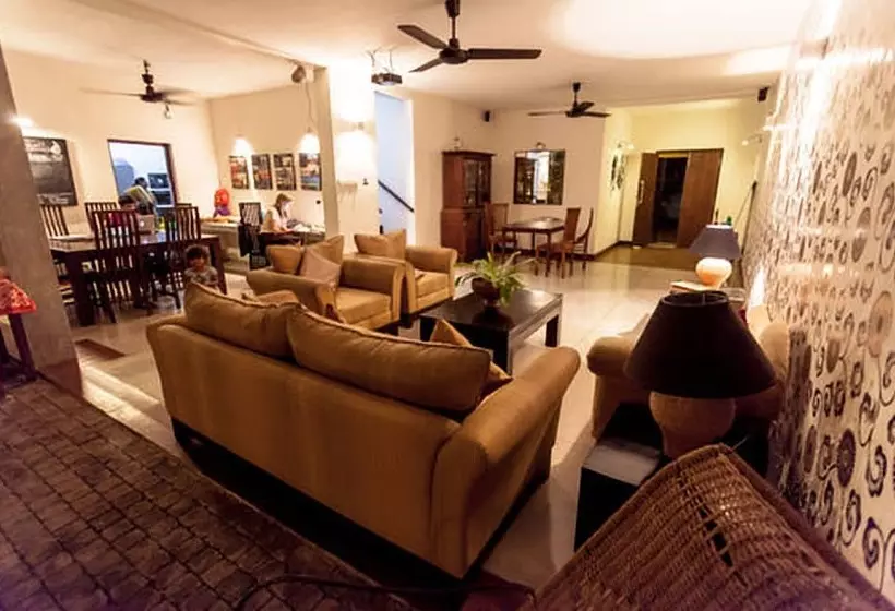 مبيت وإفطار Colpetty House