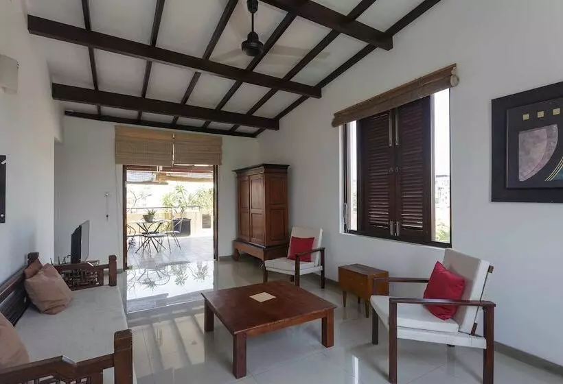 مبيت وإفطار Colpetty House