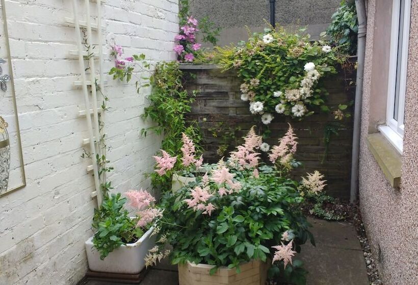 Castlefield Cosy Cottage