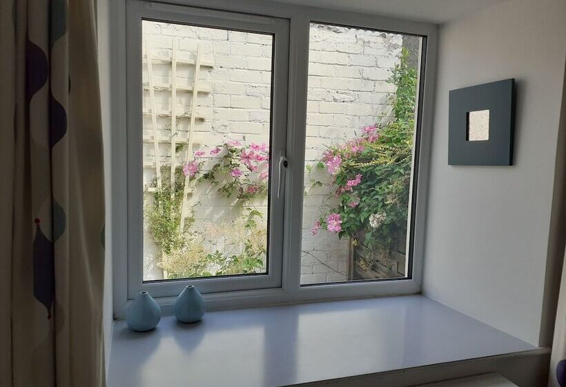 Castlefield Cosy Cottage