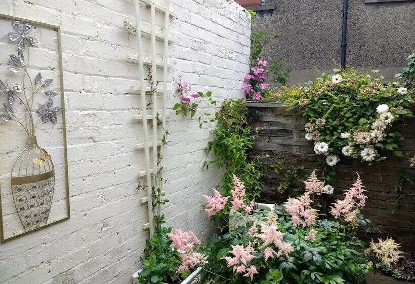 Castlefield Cosy Cottage