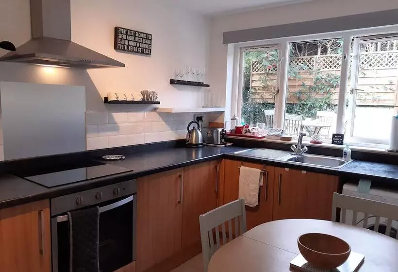 Castlefield Cosy Cottage