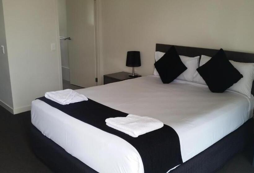 Dooleys Tavern And Motel Capella