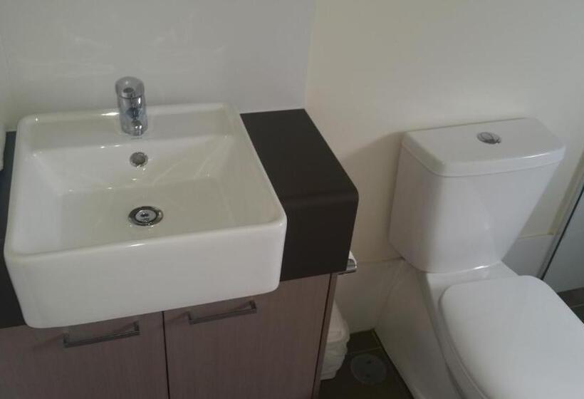 Dooleys Tavern And Motel Capella