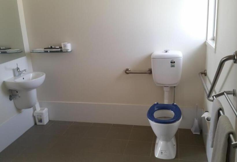 Dooleys Tavern And Motel Capella