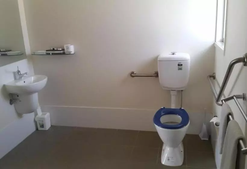 Dooleys Tavern And Motel Capella