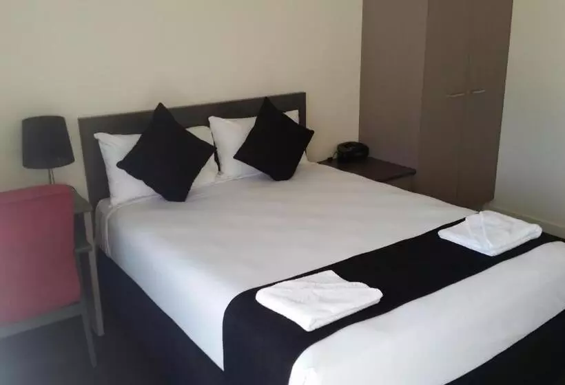 Dooleys Tavern And Motel Capella