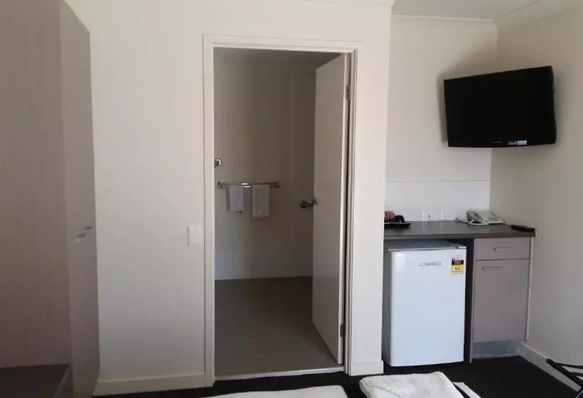 Dooleys Tavern And Motel Capella