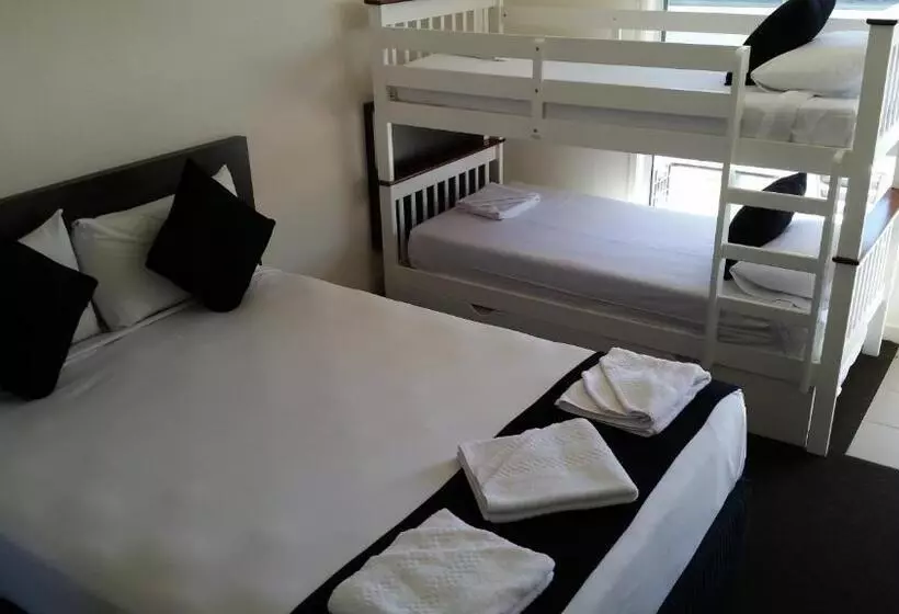 Dooleys Tavern And Motel Capella