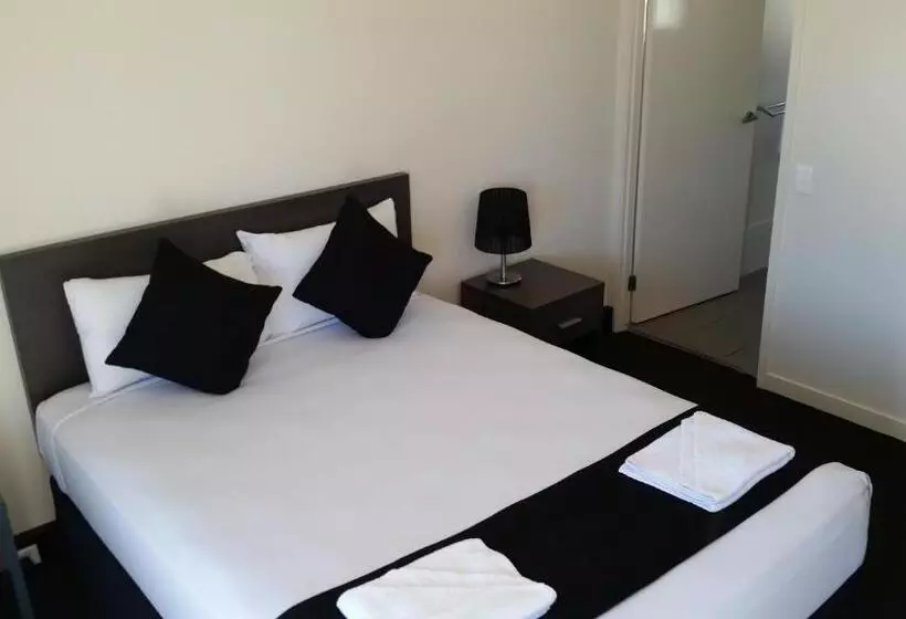 Dooleys Tavern And Motel Capella